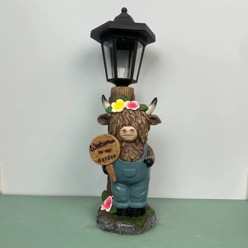 Solar Powered Highland Cattle Garden Statue Resin Sculpture Outdoor Lamp Cow Figurine for Patio
