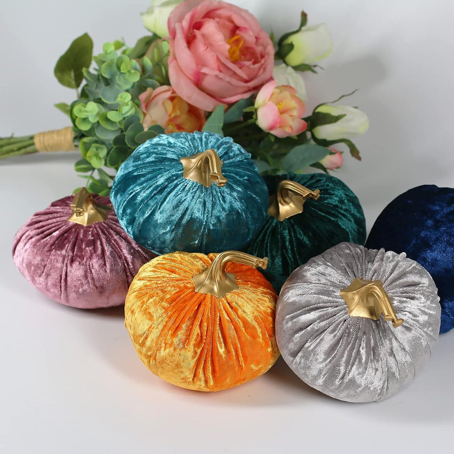 6 Pack Velvet Artificial Pumpkins Set Velvet Fabric Decoration Pumpkins Lifelike Harvest Pumpkins for Halloween
